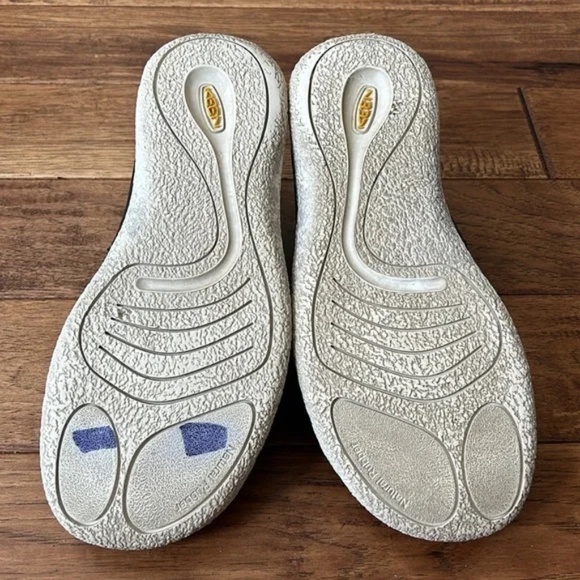 Keen Howser Harvest Casual Slip On Shoes Black Perforated Men's Size 8.5 - Picture 10 of 11